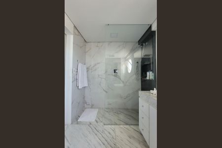 Apartamento à venda com 284m², 5 quartos e 3 vagasBanheiro da suíte