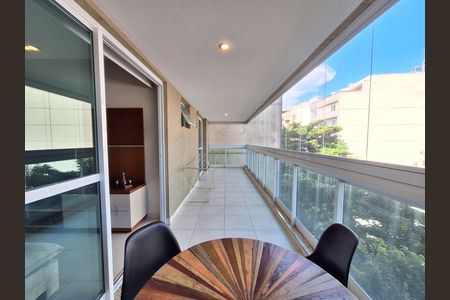 Apartamento para alugar com 115m², 3 quartos e 2 vagas Apartamento para alugar com 115m², 3 quartos e 2 vagasVaranda