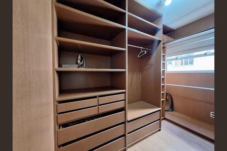 Apartamento para alugar com 115m², 3 quartos e 2 vagas Apartamento para alugar com 115m², 3 quartos e 2 vagasCloset da Suíte