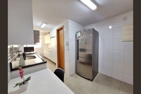 Apartamento para alugar com 115m², 3 quartos e 2 vagas Apartamento para alugar com 115m², 3 quartos e 2 vagasCozinha