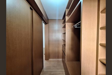 Apartamento para alugar com 115m², 3 quartos e 2 vagas Apartamento para alugar com 115m², 3 quartos e 2 vagasCloset da Suíte