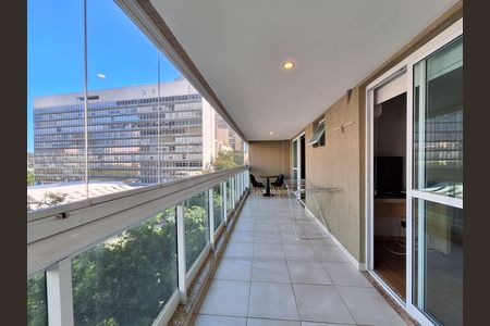 Apartamento para alugar com 115m², 3 quartos e 2 vagas Apartamento para alugar com 115m², 3 quartos e 2 vagasVaranda