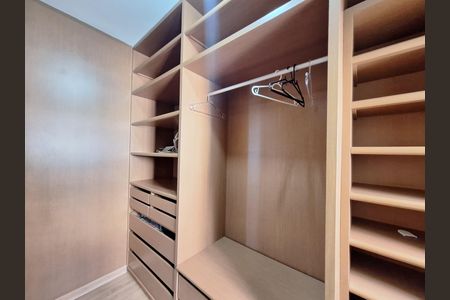 Apartamento para alugar com 115m², 3 quartos e 2 vagas Apartamento para alugar com 115m², 3 quartos e 2 vagasCloset da Suíte