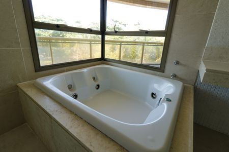 Apartamento à venda com 262m², 4 quartos e 2 vagasSuíte 03 Banheiro