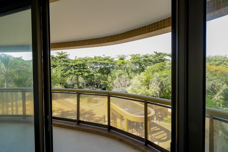 Apartamento à venda com 262m², 4 quartos e 2 vagasSuíte 03 Sacada