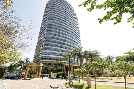 Apartamento à venda com 262m², 4 quartos e 2 vagasFachada