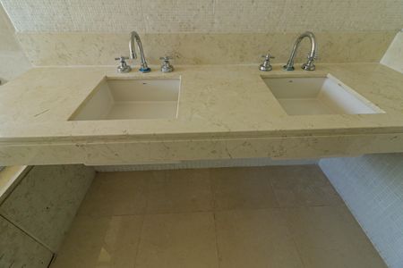 Apartamento à venda com 262m², 4 quartos e 2 vagasSuíte 03 Banheiro