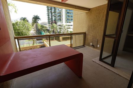 Apartamento à venda com 262m², 4 quartos e 2 vagasVaranda da Sala