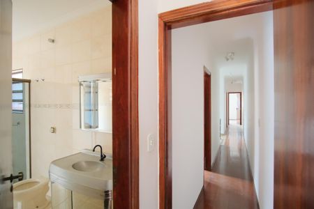 Casa à venda com 180m², 5 quartos e 4 vagasCorredor