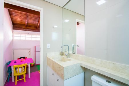 Casa à venda com 362m², 3 quartos e 4 vagasBanheiro do sótão