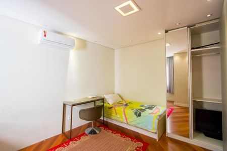 Casa à venda com 362m², 3 quartos e 4 vagasQuarto 2