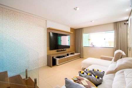 Casa à venda com 362m², 3 quartos e 4 vagasSala