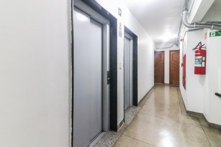 Apartamento à venda com 98m², 4 quartos e sem vagaElevadores