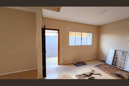 Casa para alugar com 120m², 3 quartos e 1 vaga Casa para alugar com 120m², 3 quartos e 1 vagaSala
