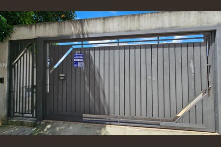 Casa para alugar com 120m², 3 quartos e 1 vaga Casa para alugar com 120m², 3 quartos e 1 vagaFachada + Plaquinha