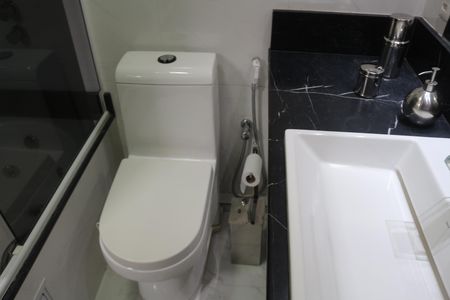 Apartamento à venda com 360m², 3 quartos e 4 vagasBanheiro da Suíte 2