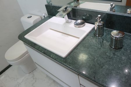 Apartamento à venda com 360m², 3 quartos e 4 vagasBanheiro da Suíte 3