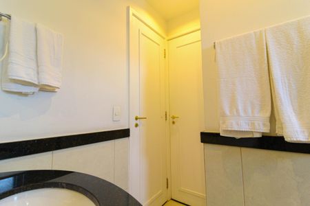 Apartamento à venda com 79m², 3 quartos e 2 vagas Apartamento à venda com 79m², 3 quartos e 2 vagasBanheiro da Suíte 2