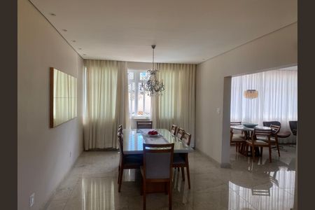 Apartamento à venda com 227m², 4 quartos e 2 vagas Apartamento à venda com 227m², 4 quartos e 2 vagasSalas Estar, TV, reunião e de jantar