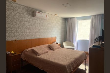 Apartamento à venda com 227m², 4 quartos e 2 vagas Apartamento à venda com 227m², 4 quartos e 2 vagasQuarto Suíte