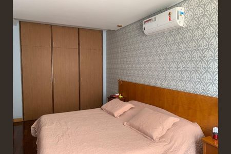 Apartamento à venda com 227m², 4 quartos e 2 vagas Apartamento à venda com 227m², 4 quartos e 2 vagasQuarto Suíte