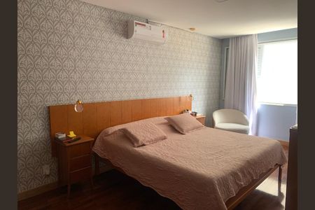 Apartamento à venda com 227m², 4 quartos e 2 vagas Apartamento à venda com 227m², 4 quartos e 2 vagasQuarto Suíte