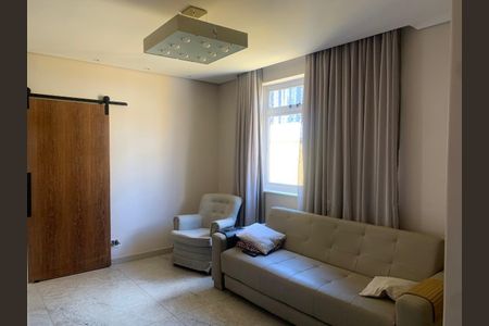 Apartamento à venda com 227m², 4 quartos e 2 vagas Apartamento à venda com 227m², 4 quartos e 2 vagasSalas Estar, TV, reunião e de jantar