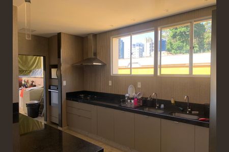 Apartamento à venda com 227m², 4 quartos e 2 vagas Apartamento à venda com 227m², 4 quartos e 2 vagasCozinha