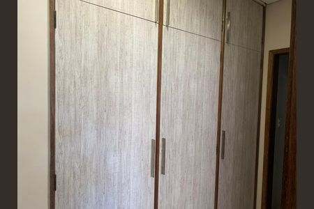 Apartamento à venda com 227m², 4 quartos e 2 vagas Apartamento à venda com 227m², 4 quartos e 2 vagasTerceiro Quarto