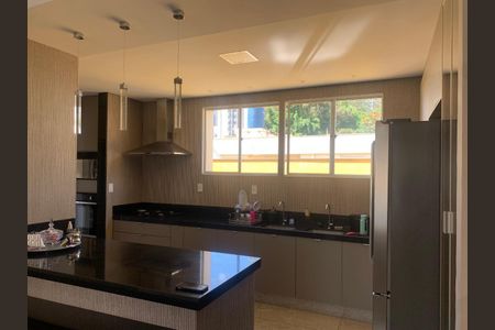 Apartamento à venda com 227m², 4 quartos e 2 vagas Apartamento à venda com 227m², 4 quartos e 2 vagasCozinha