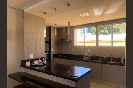 Apartamento à venda com 227m², 4 quartos e 2 vagas Apartamento à venda com 227m², 4 quartos e 2 vagasCozinha