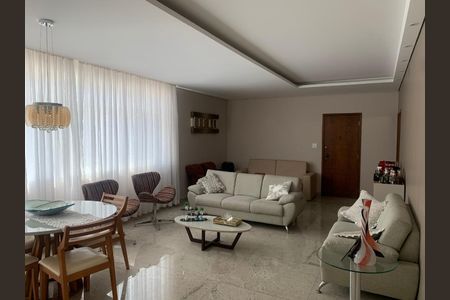 Apartamento à venda com 227m², 4 quartos e 2 vagas Apartamento à venda com 227m², 4 quartos e 2 vagasSalas Estar, TV, reunião e de jantar