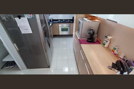 Apartamento à venda com 100m², 2 quartos e 2 vagasCozinha