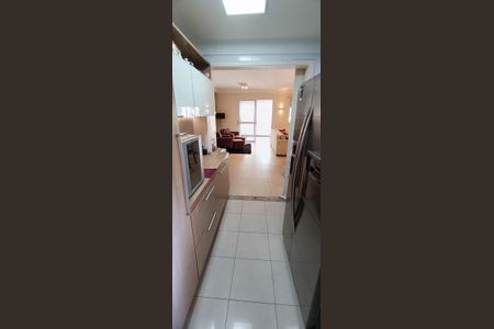 Apartamento à venda com 100m², 2 quartos e 2 vagasCozinha