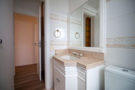 Apartamento à venda com 205m², 4 quartos e 4 vagasBanheiro da Suíte 2