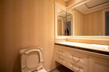 Apartamento à venda com 205m², 4 quartos e 4 vagasBanheiro 1