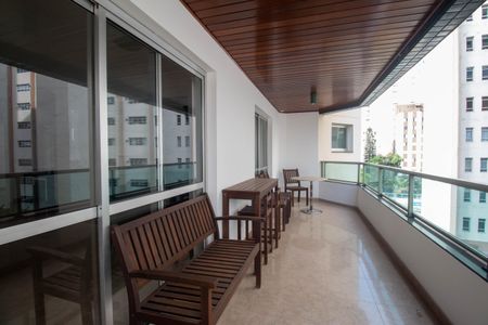 Apartamento à venda com 205m², 4 quartos e 4 vagasVaranda da Sala