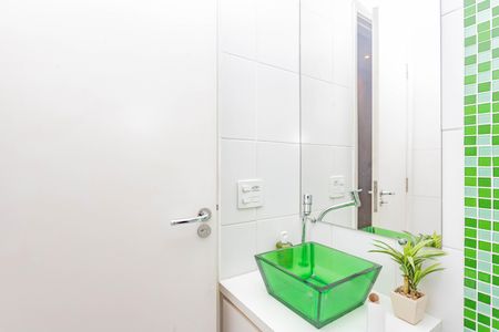 Apartamento à venda com 58m², 2 quartos e 1 vaga Apartamento à venda com 58m², 2 quartos e 1 vagaBanheiro Social