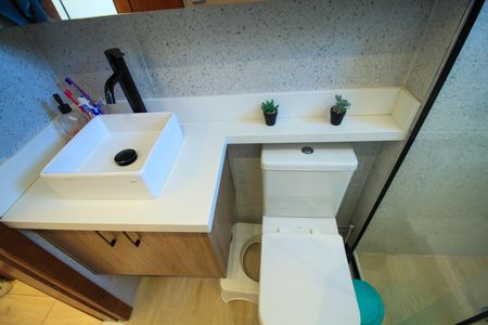 Apartamento à venda com 74m², 2 quartos e 2 vagasBanheiro do Quarto 1