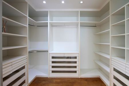 Apartamento para alugar com 234m², 3 quartos e 3 vagas Apartamento para alugar com 234m², 3 quartos e 3 vagasCloset Suíte