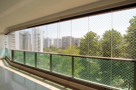 Apartamento para alugar com 234m², 3 quartos e 3 vagas Apartamento para alugar com 234m², 3 quartos e 3 vagasVaranda vista