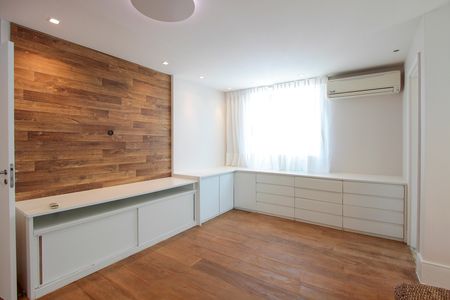 Apartamento para alugar com 234m², 3 quartos e 3 vagas Apartamento para alugar com 234m², 3 quartos e 3 vagasSuíte