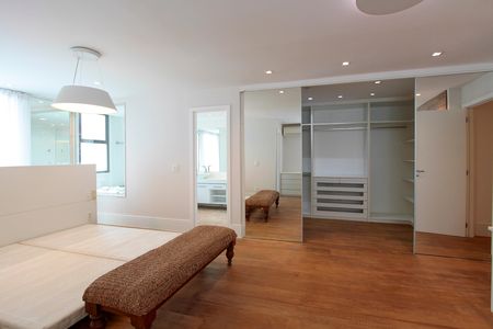 Apartamento para alugar com 234m², 3 quartos e 3 vagas Apartamento para alugar com 234m², 3 quartos e 3 vagasSuíte