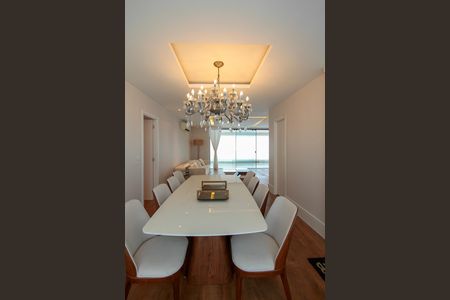 Apartamento para alugar com 234m², 3 quartos e 3 vagas Apartamento para alugar com 234m², 3 quartos e 3 vagasSala de Jantar