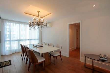 Apartamento para alugar com 234m², 3 quartos e 3 vagas Apartamento para alugar com 234m², 3 quartos e 3 vagasSala de Jantar