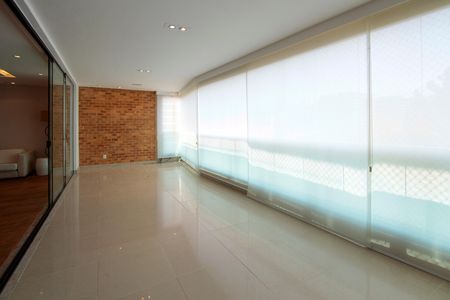 Apartamento para alugar com 234m², 3 quartos e 3 vagas Apartamento para alugar com 234m², 3 quartos e 3 vagasVaranda