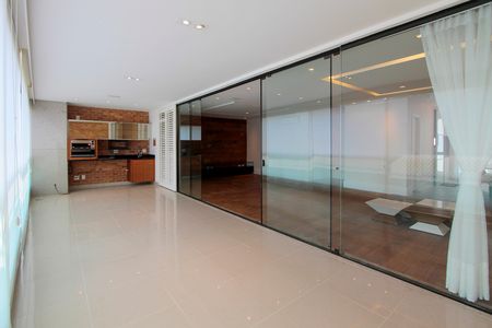 Apartamento para alugar com 234m², 3 quartos e 3 vagas Apartamento para alugar com 234m², 3 quartos e 3 vagasVaranda