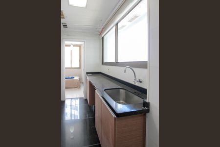 Apartamento para alugar com 234m², 3 quartos e 3 vagas Apartamento para alugar com 234m², 3 quartos e 3 vagasÁrea de Serviço