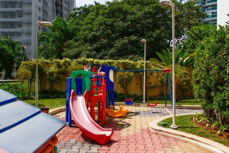 Apartamento para alugar com 234m², 3 quartos e 3 vagas Apartamento para alugar com 234m², 3 quartos e 3 vagasÁrea comum - Playground