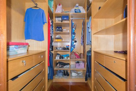 Apartamento à venda com 187m², 3 quartos e 3 vagasCloset - Suíte 2